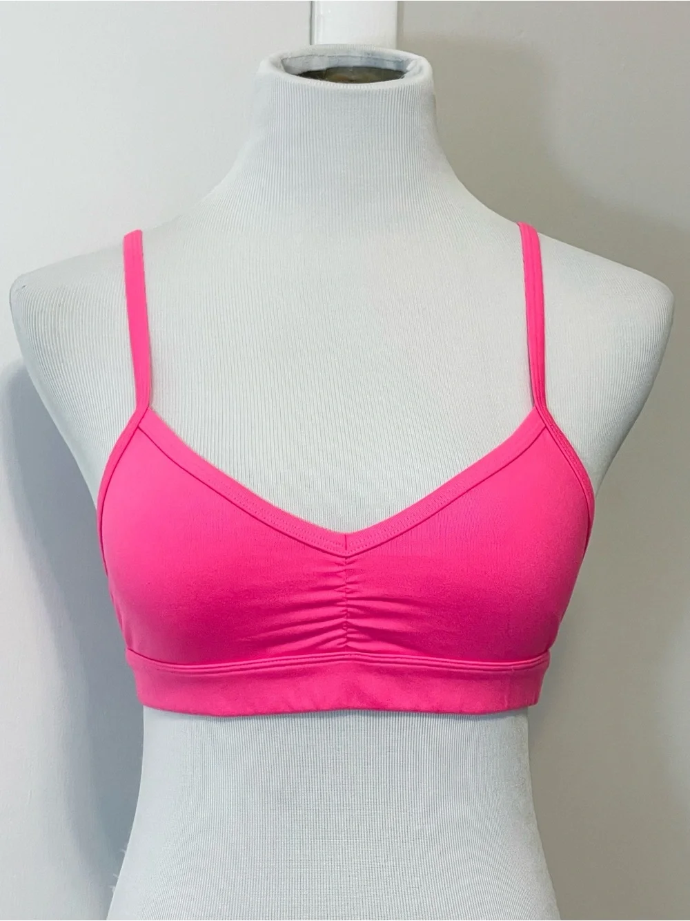 NWOT Alo Yoga Neon Pink Glow Yoga Multi-Strap Back Sports Bra Size XS